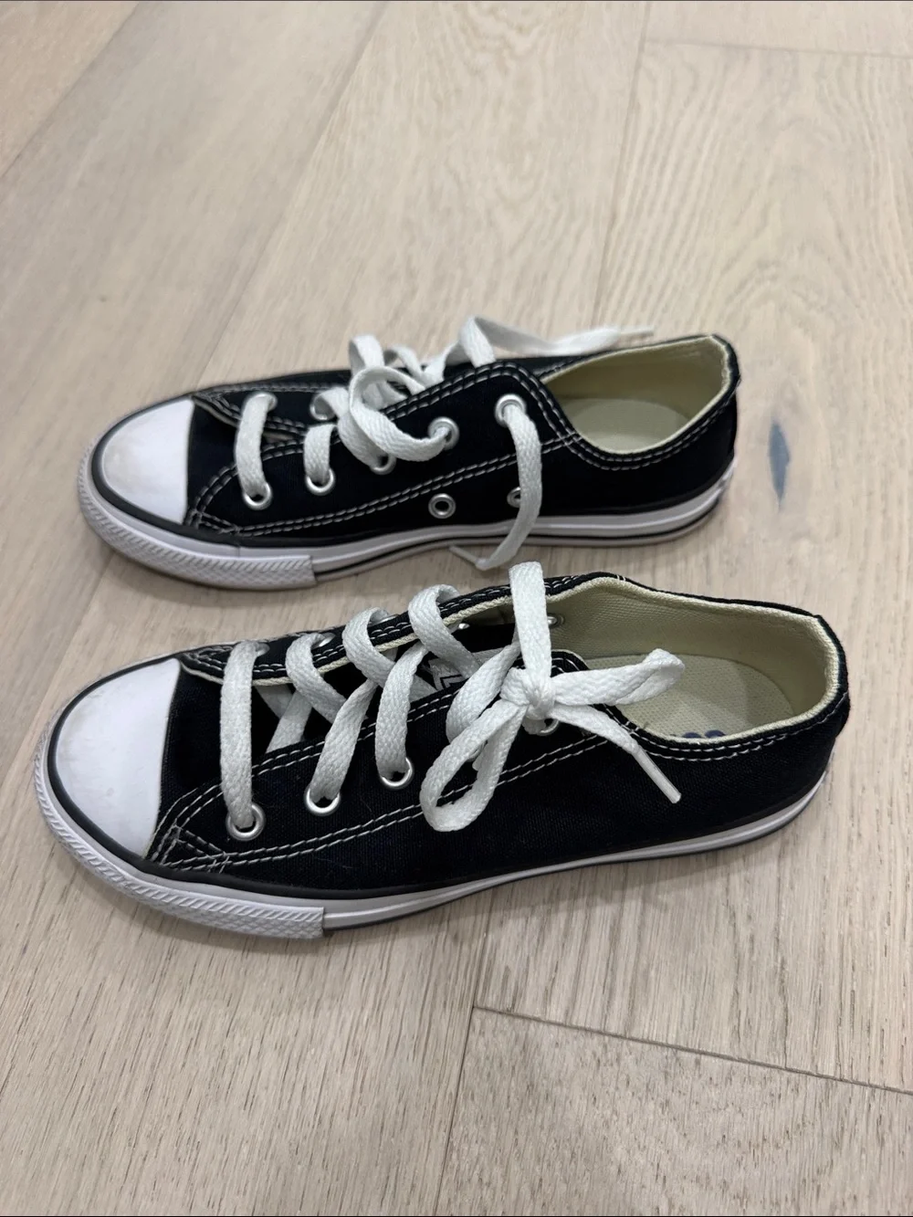 Converse lace durable white